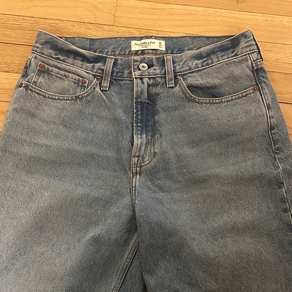 Abercrombie & Fitch Mid Rise “The Slouchy Jeans” - Picture 4 of 7